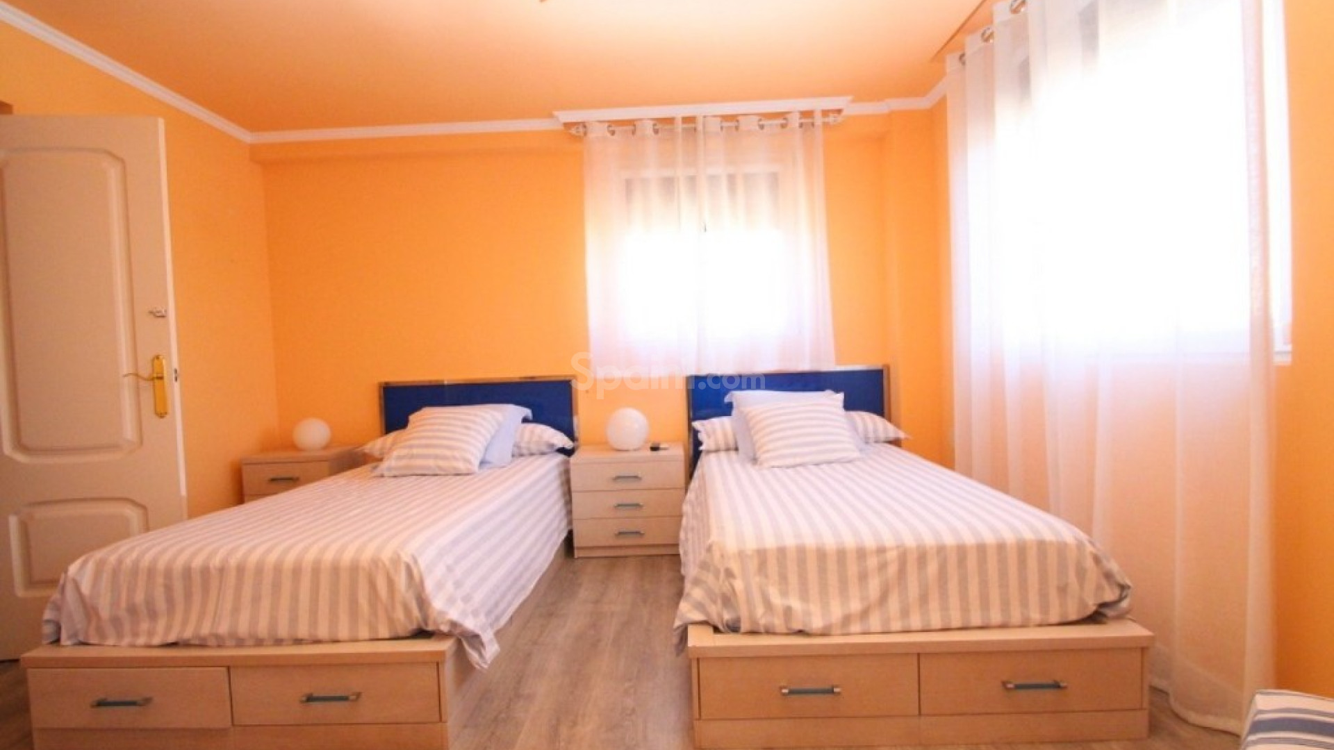 Resale - Villa -
Cabo Roig