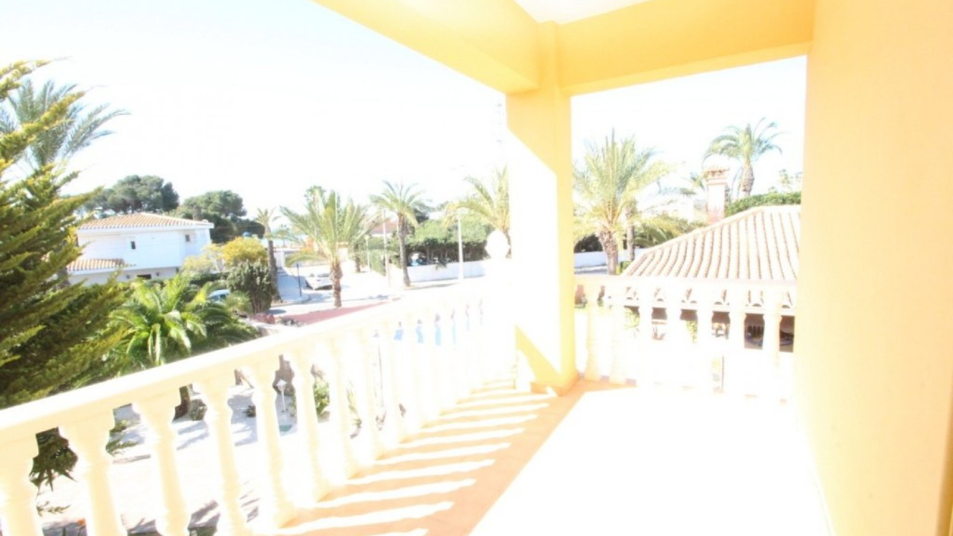 Resale - Villa -
Cabo Roig