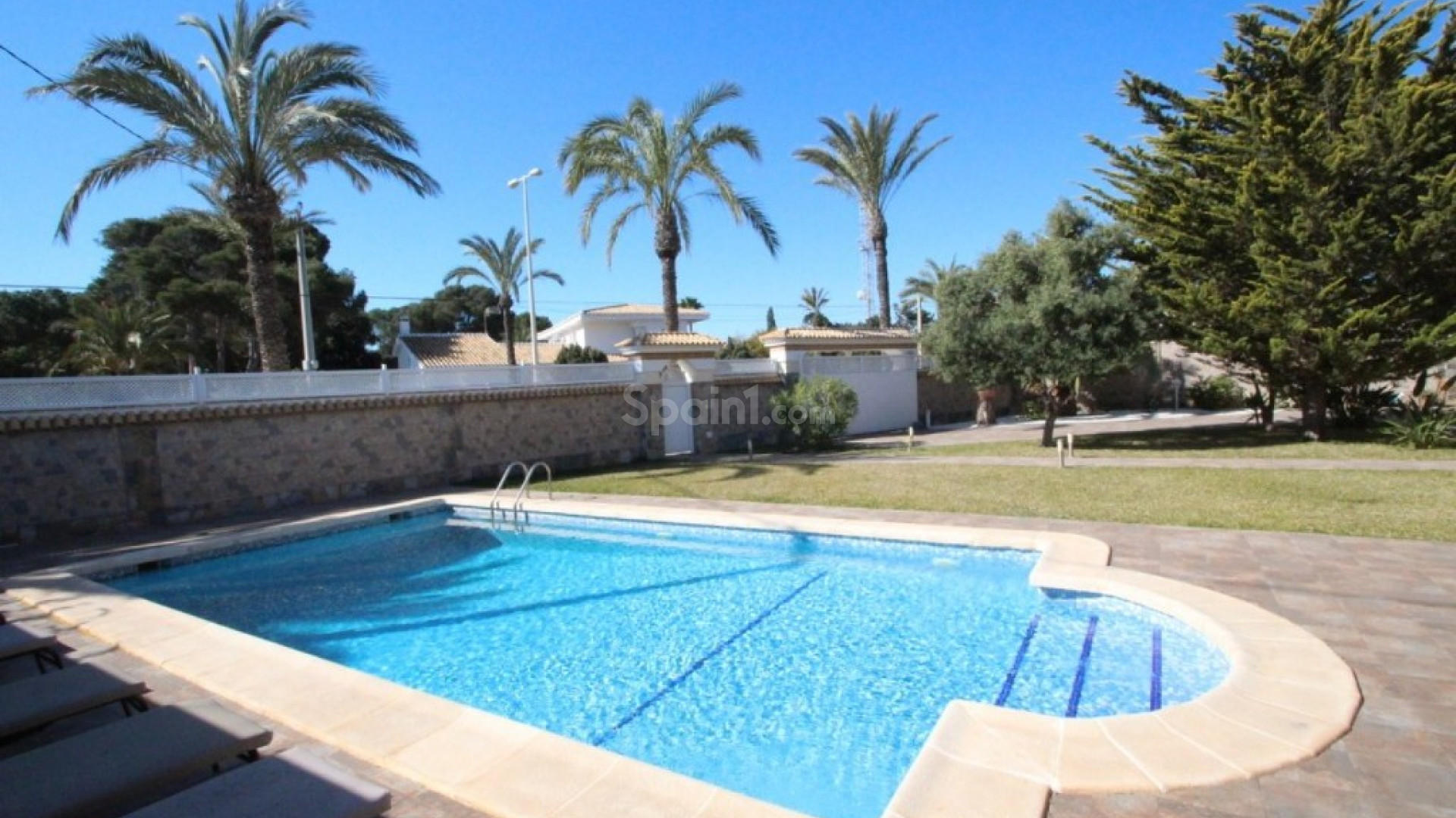 Resale - Villa -
Cabo Roig