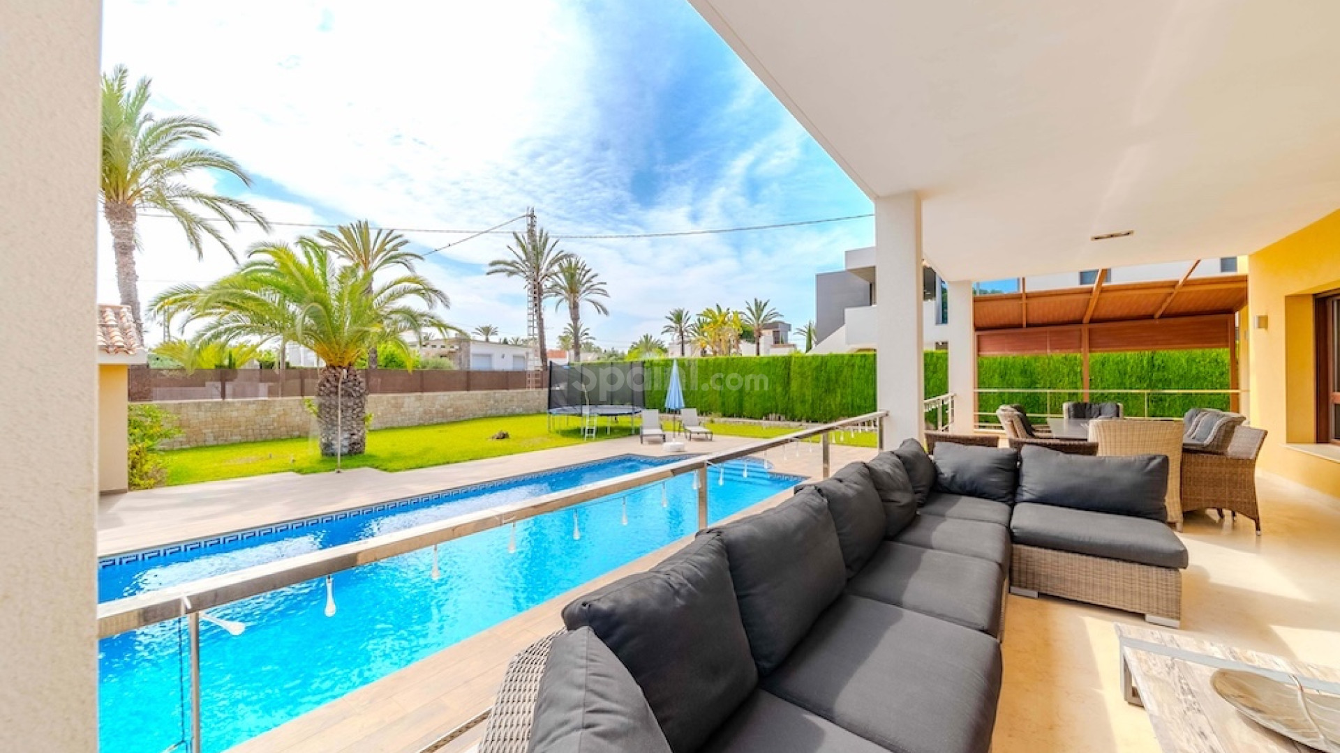 Resale - Villa -
Cabo Roig