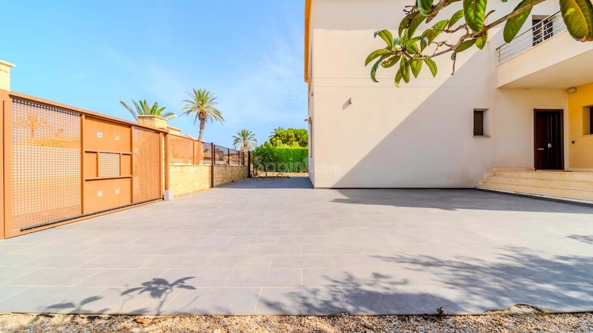 Resale - Villa -
Cabo Roig