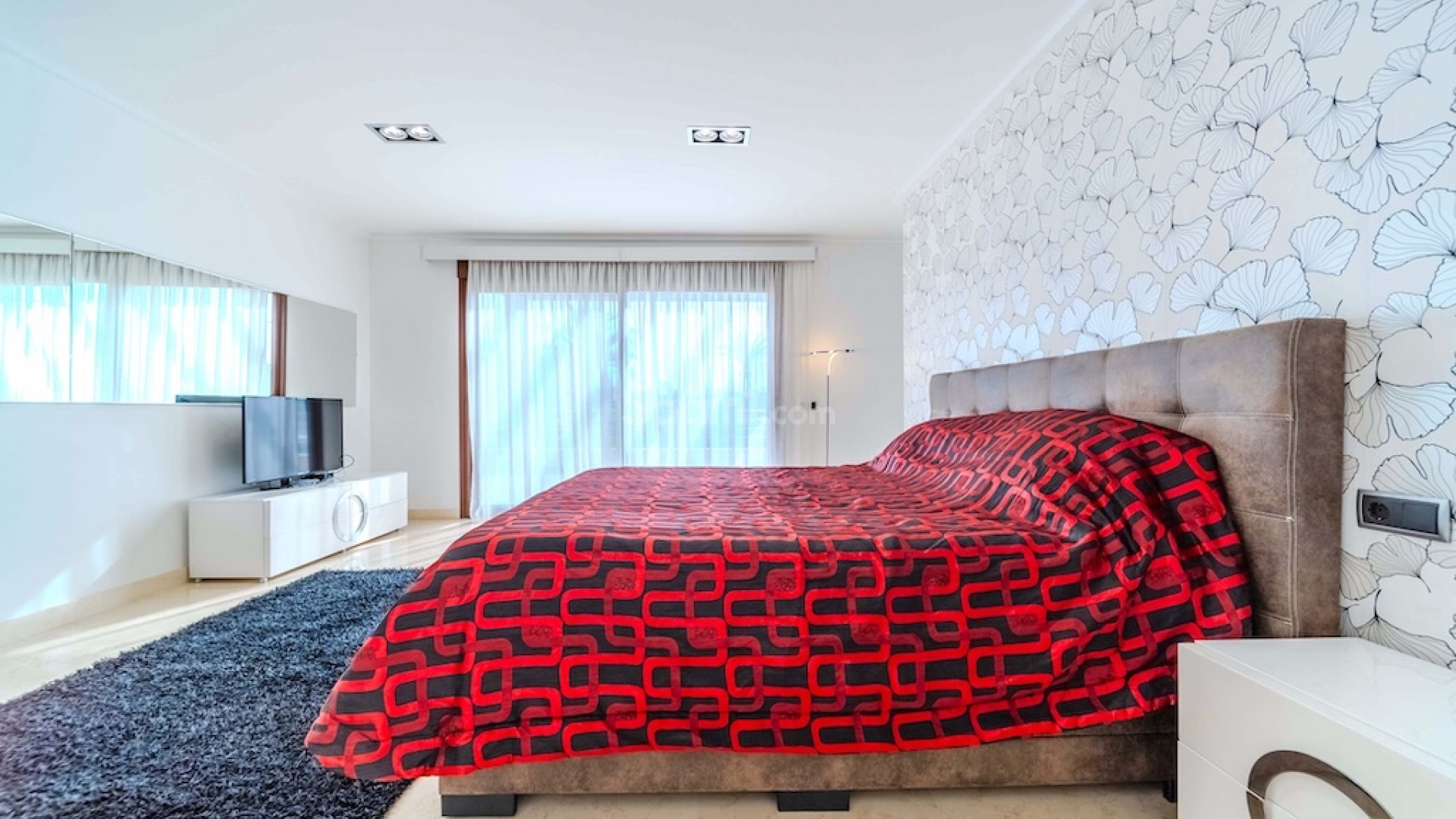 Resale - Villa -
Cabo Roig