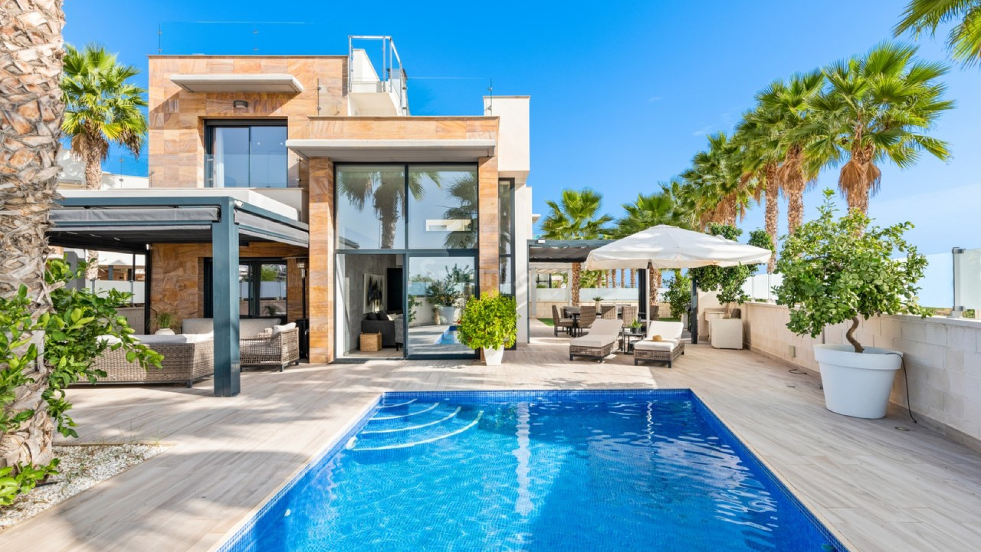 Resale - Villa -
Cabo Roig