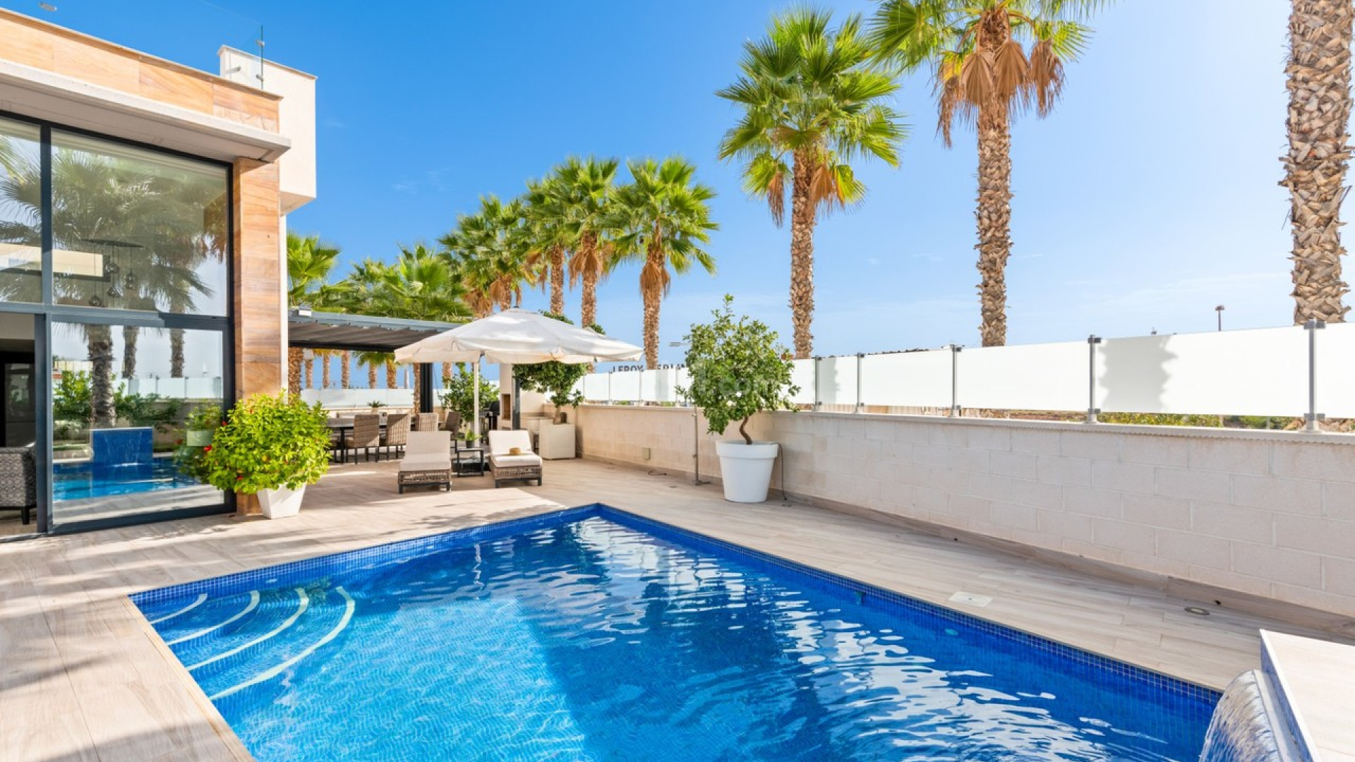 Resale - Villa -
Cabo Roig
