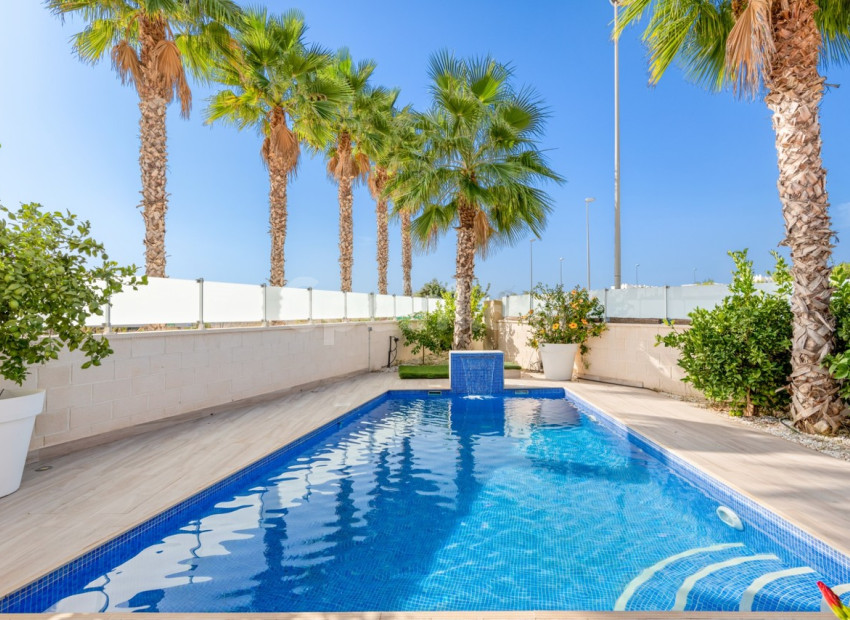 Resale - Villa -
Cabo Roig
