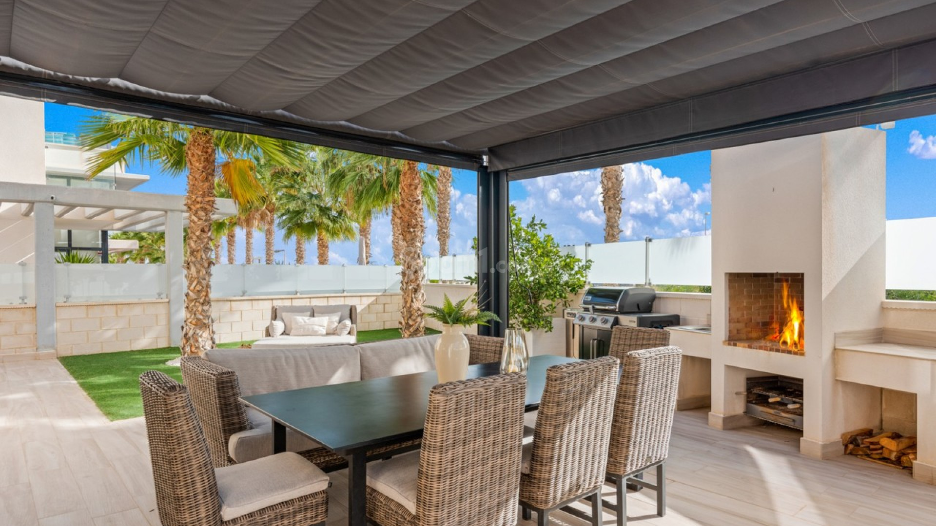 Resale - Villa -
Cabo Roig