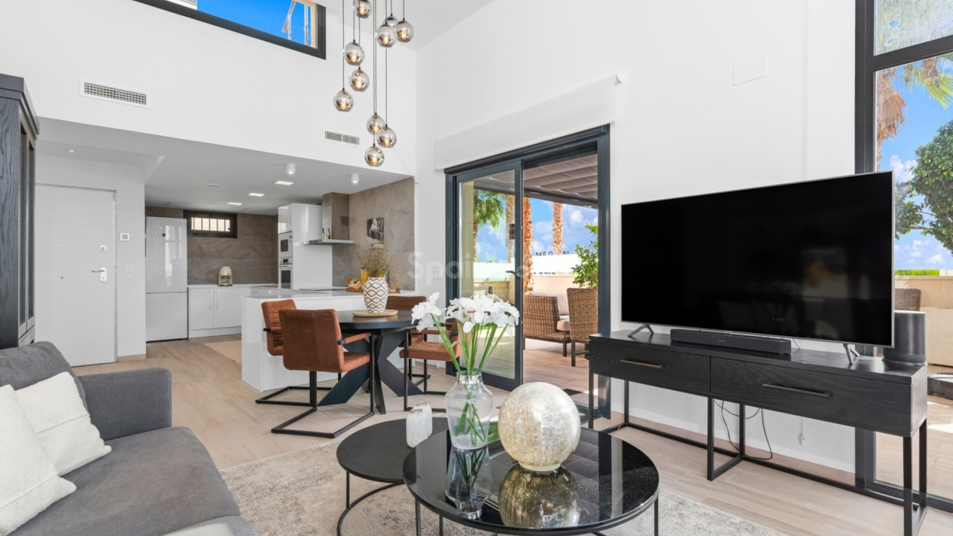 Resale - Villa -
Cabo Roig