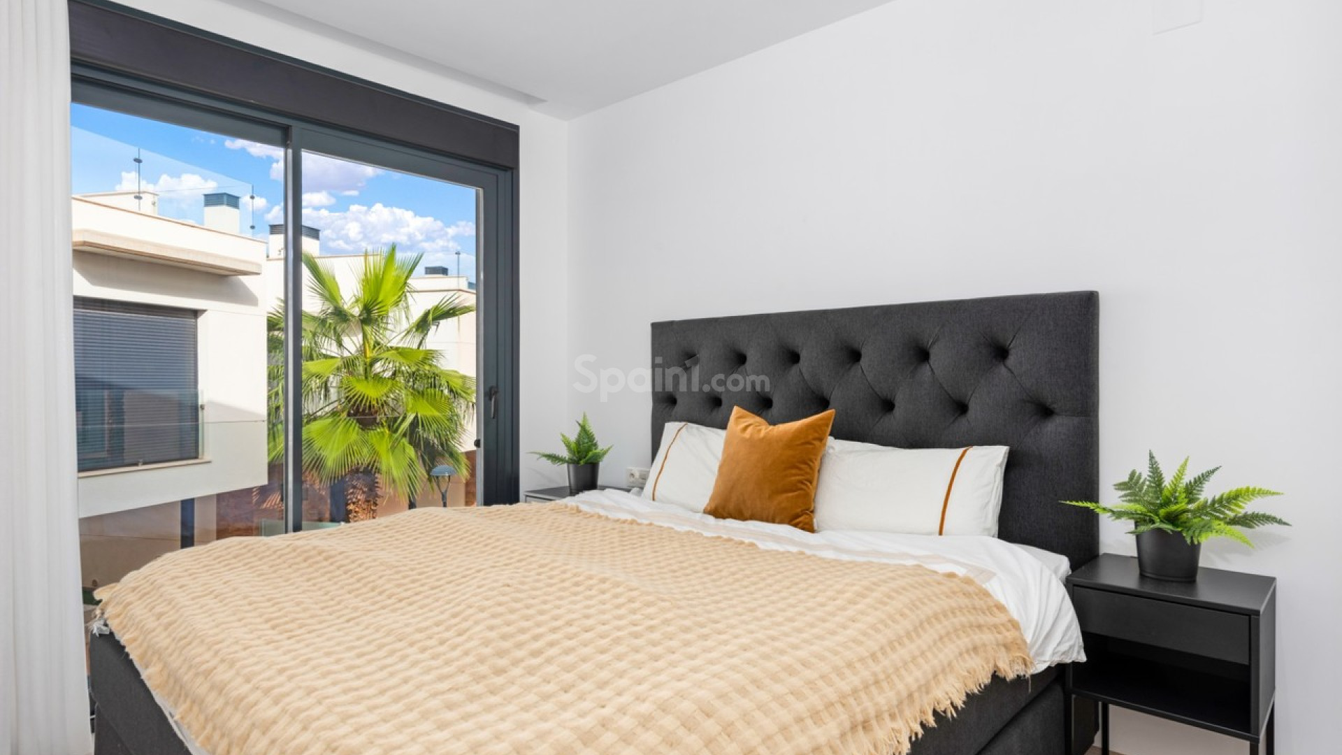 Resale - Villa -
Cabo Roig