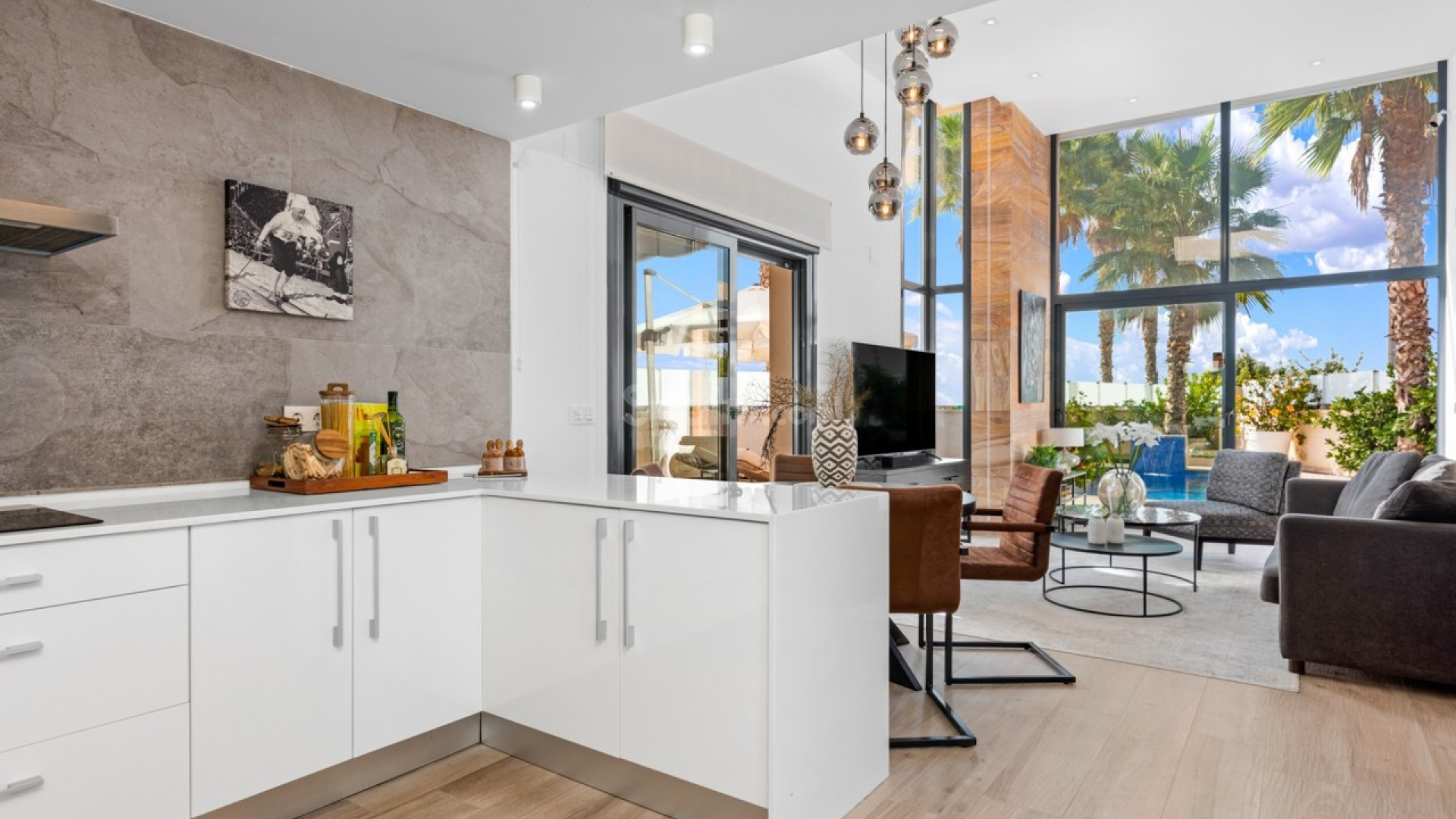 Resale - Villa -
Cabo Roig