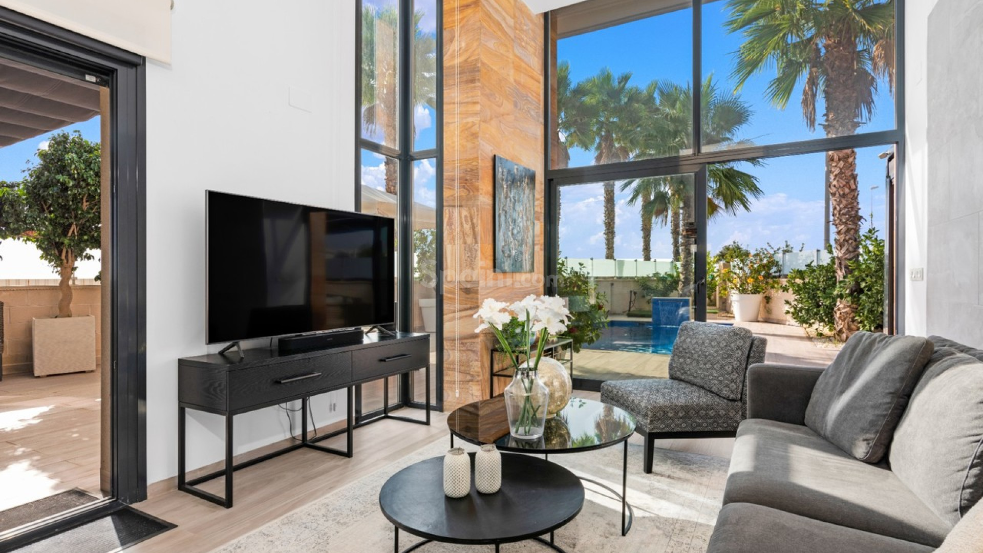 Resale - Villa -
Cabo Roig