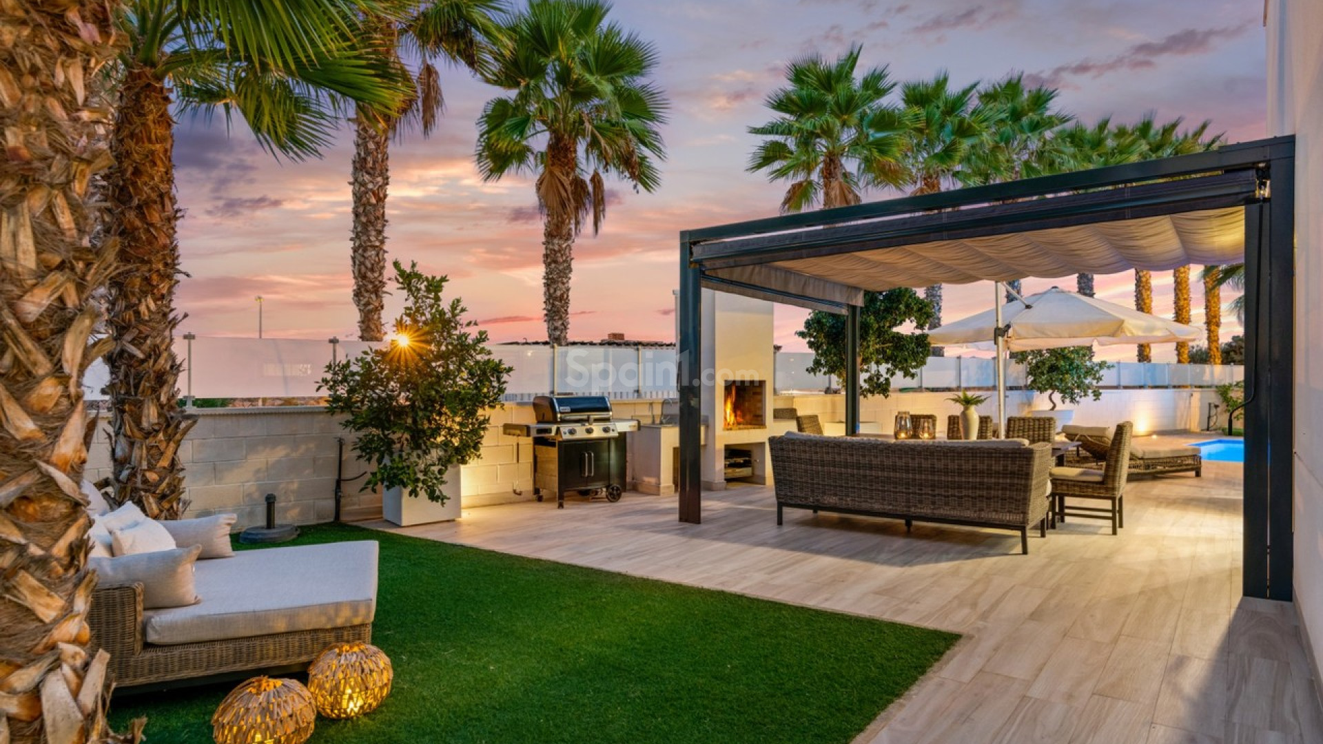 Resale - Villa -
Cabo Roig