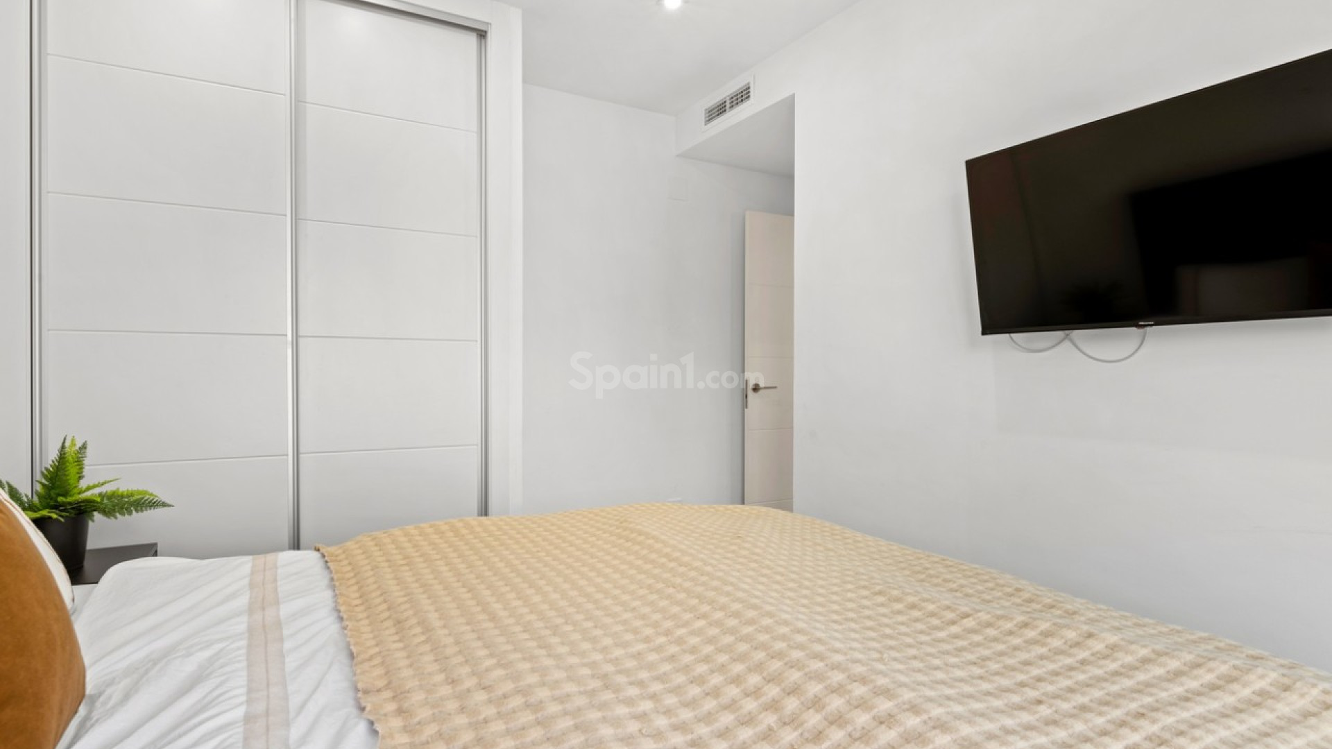 Resale - Villa -
Cabo Roig