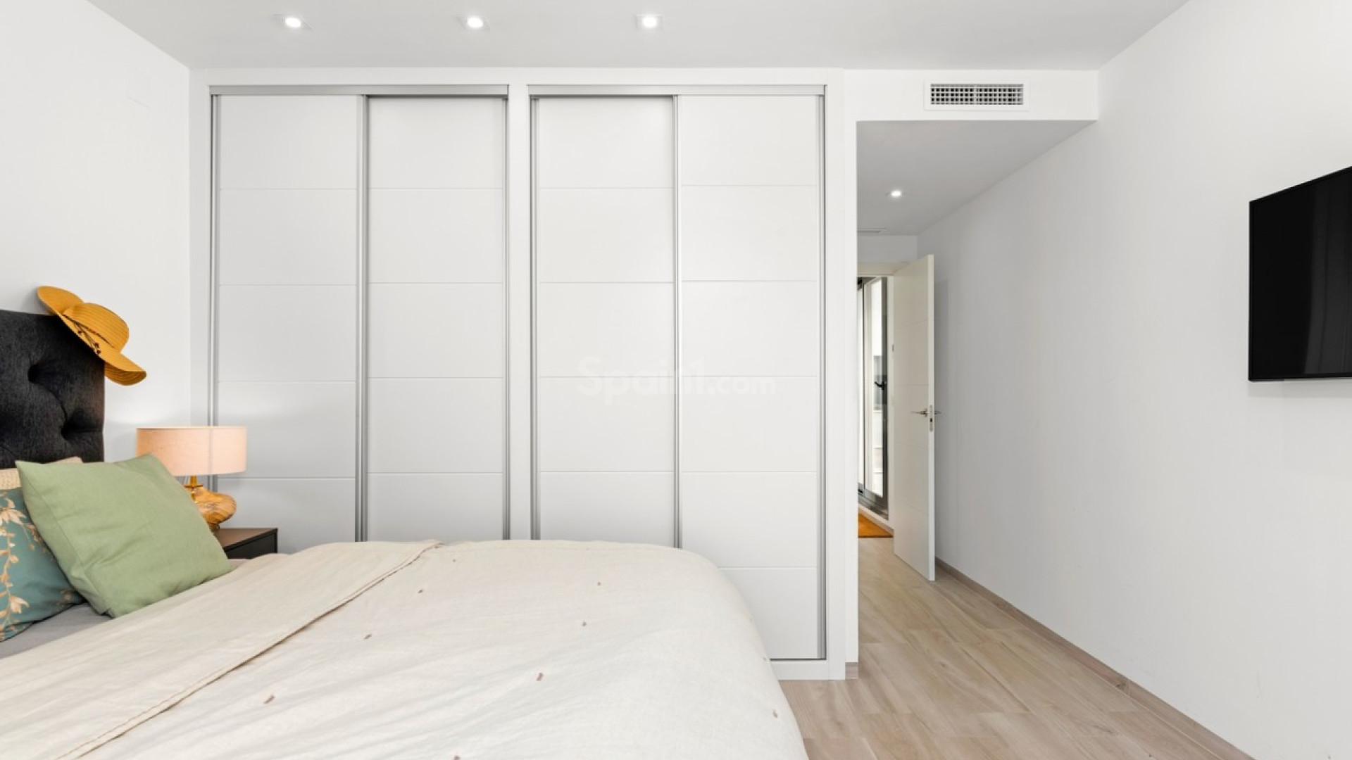 Resale - Villa -
Cabo Roig