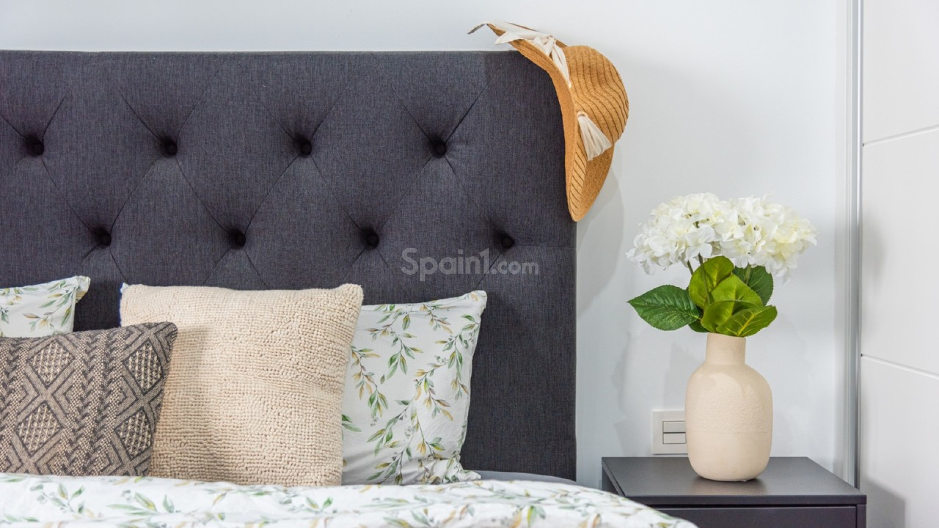 Resale - Villa -
Cabo Roig