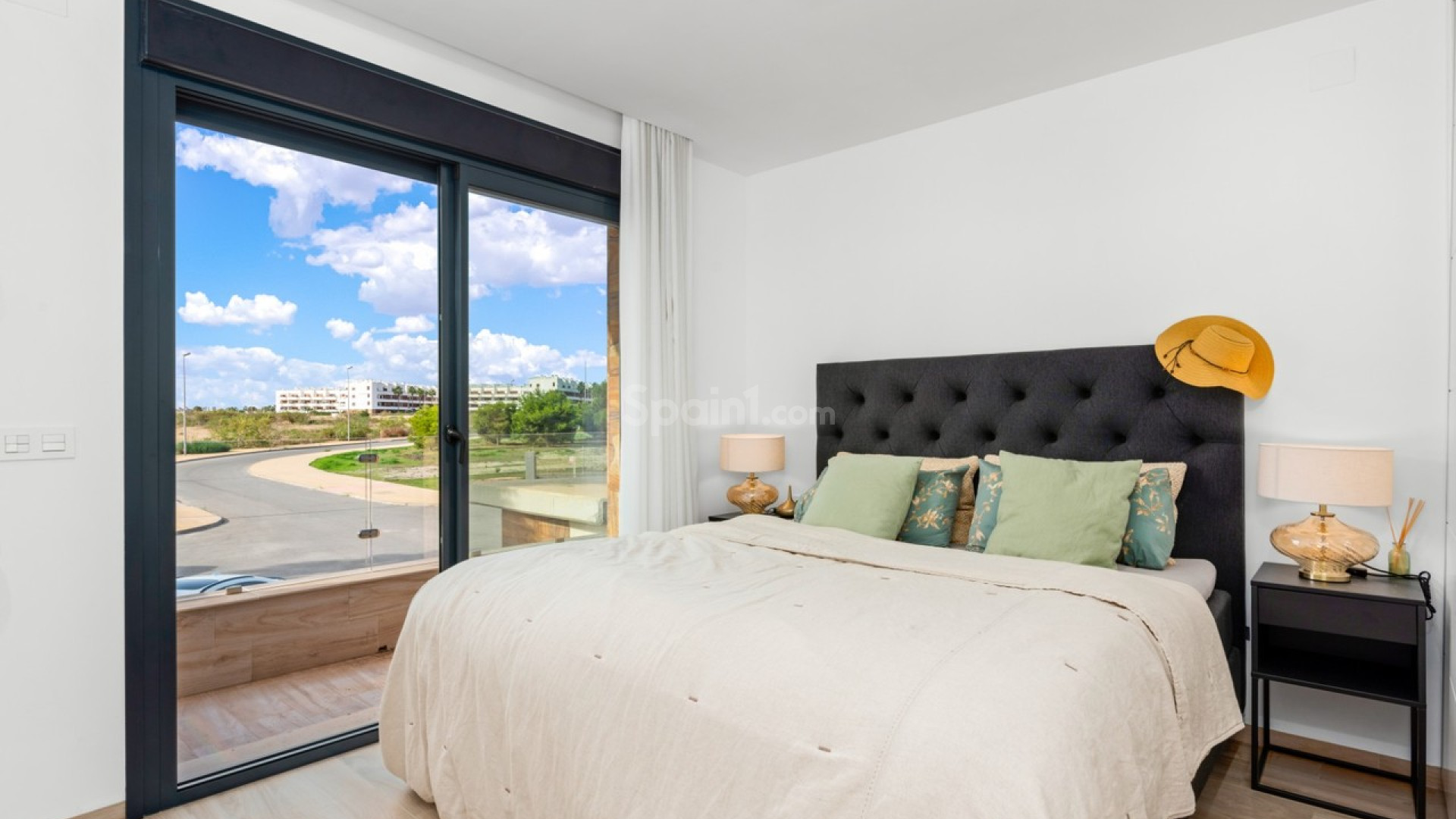 Resale - Villa -
Cabo Roig