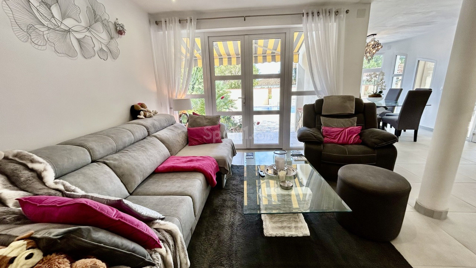 Resale - Villa -
Cabo Roig