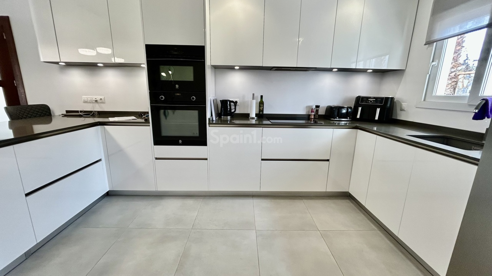 Resale - Villa -
Cabo Roig