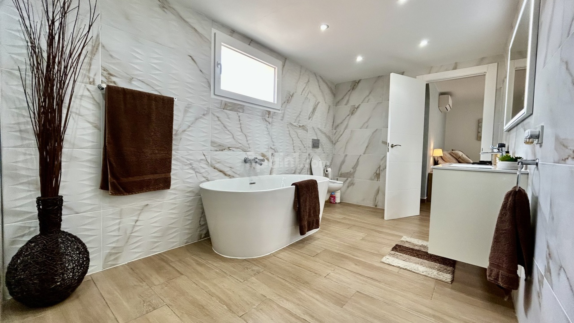 Resale - Villa -
Cabo Roig