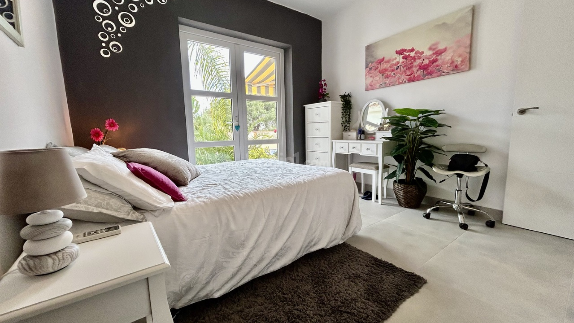 Resale - Villa -
Cabo Roig