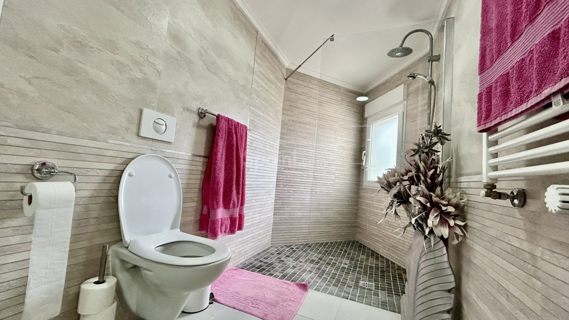 Resale - Villa -
Cabo Roig