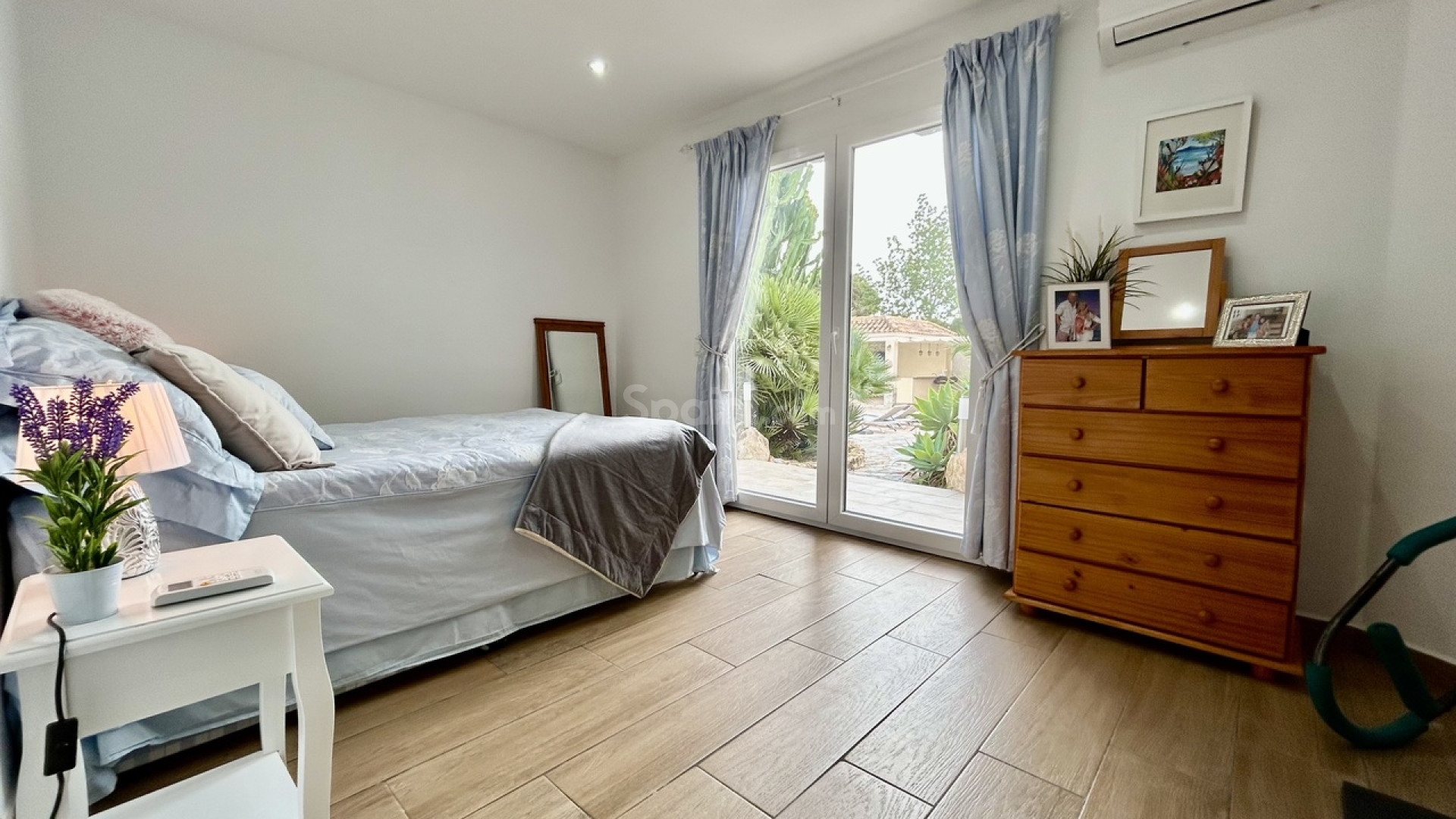 Resale - Villa -
Cabo Roig