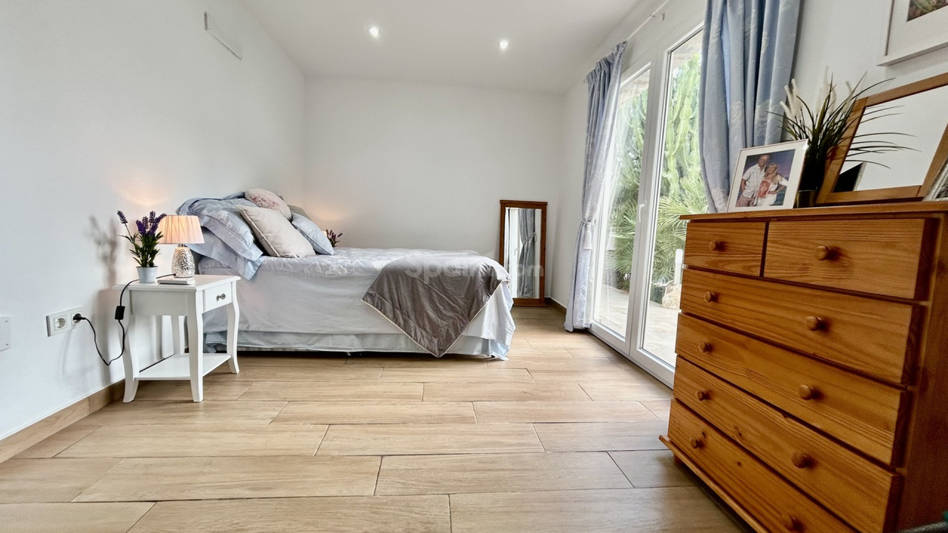 Resale - Villa -
Cabo Roig