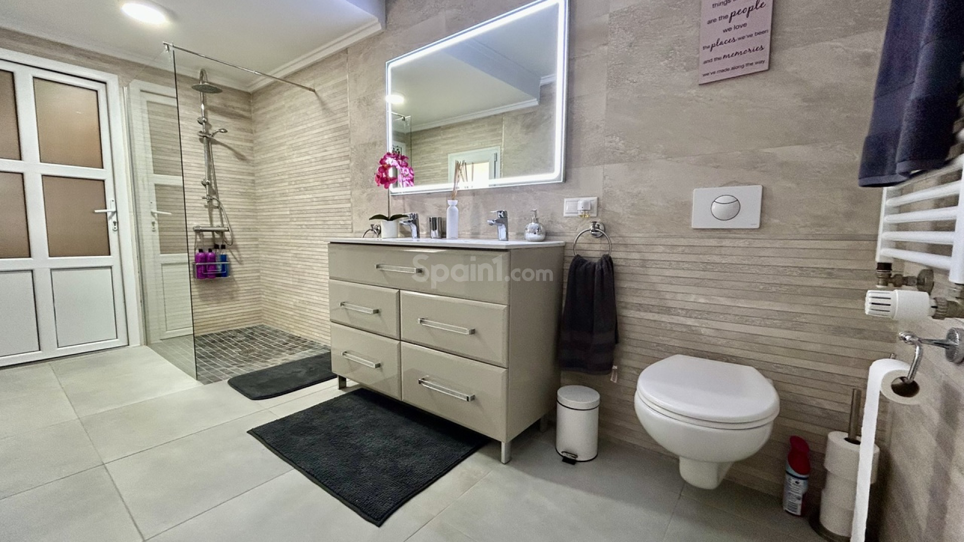 Resale - Villa -
Cabo Roig