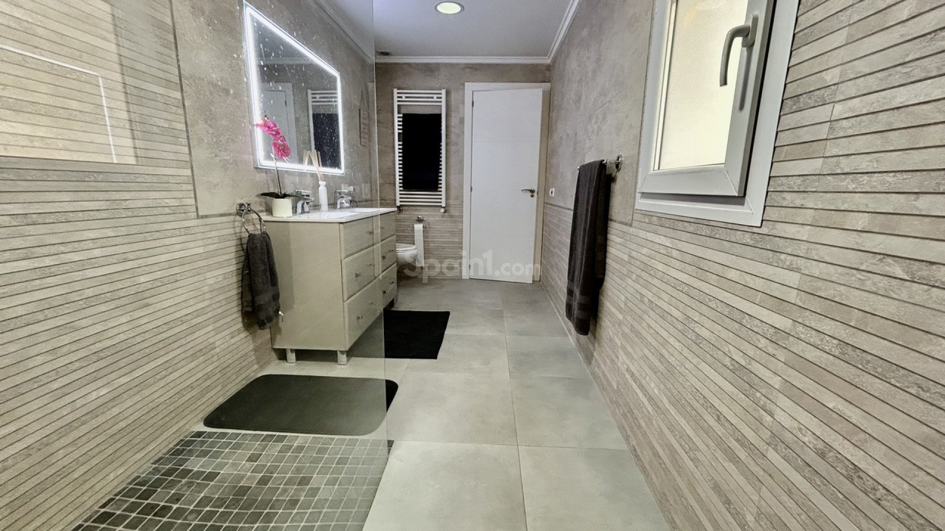 Resale - Villa -
Cabo Roig