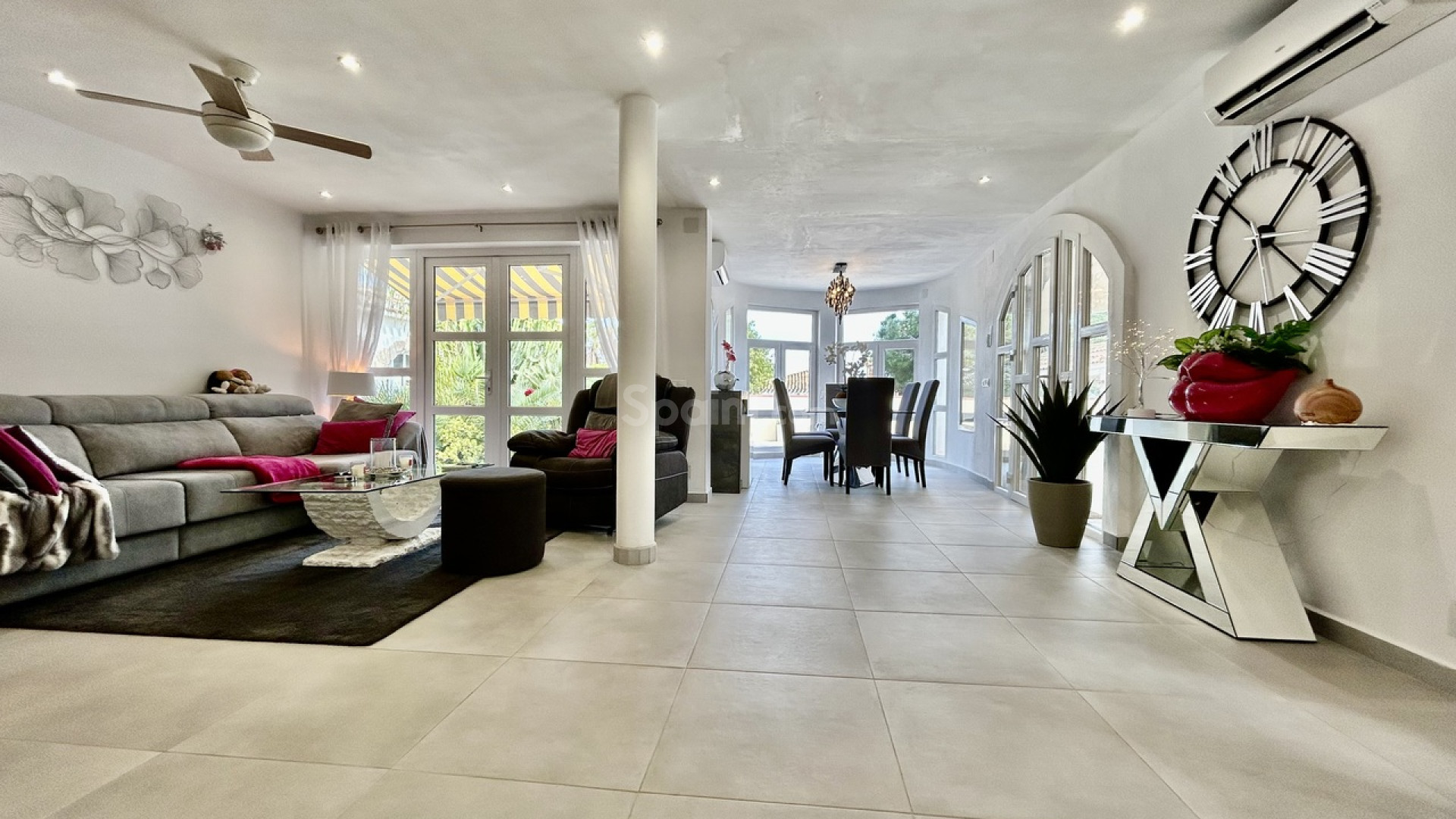 Resale - Villa -
Cabo Roig