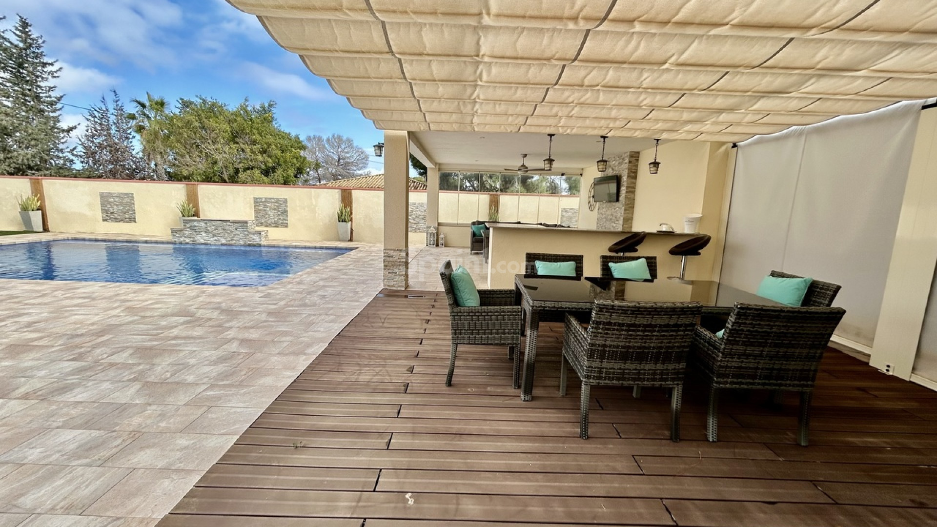 Resale - Villa -
Cabo Roig