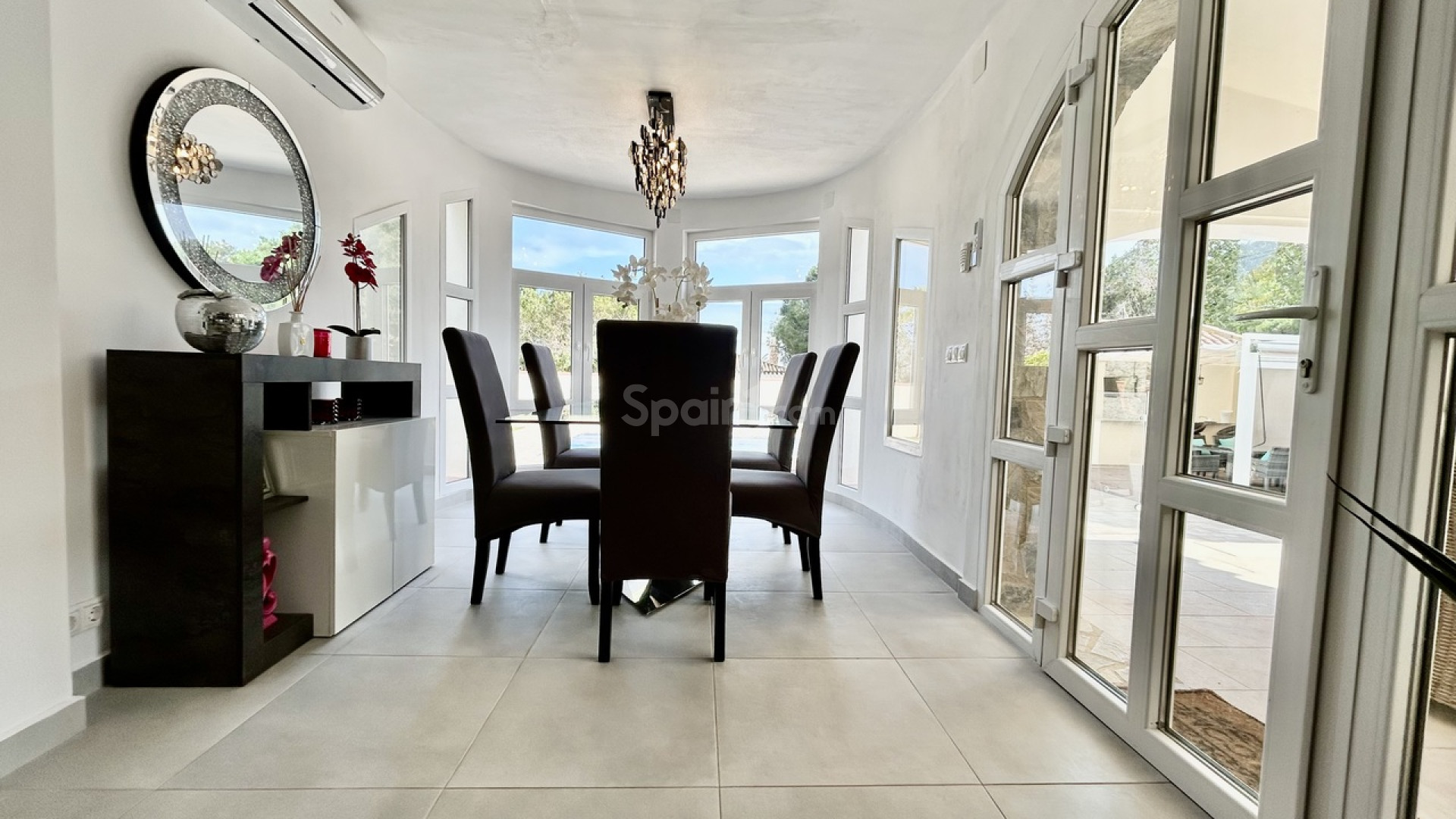 Resale - Villa -
Cabo Roig