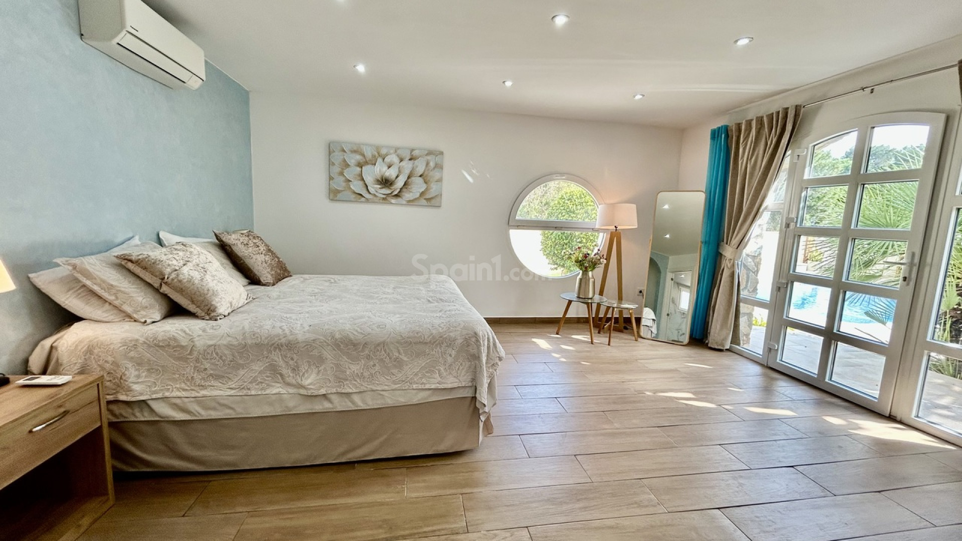 Resale - Villa -
Cabo Roig