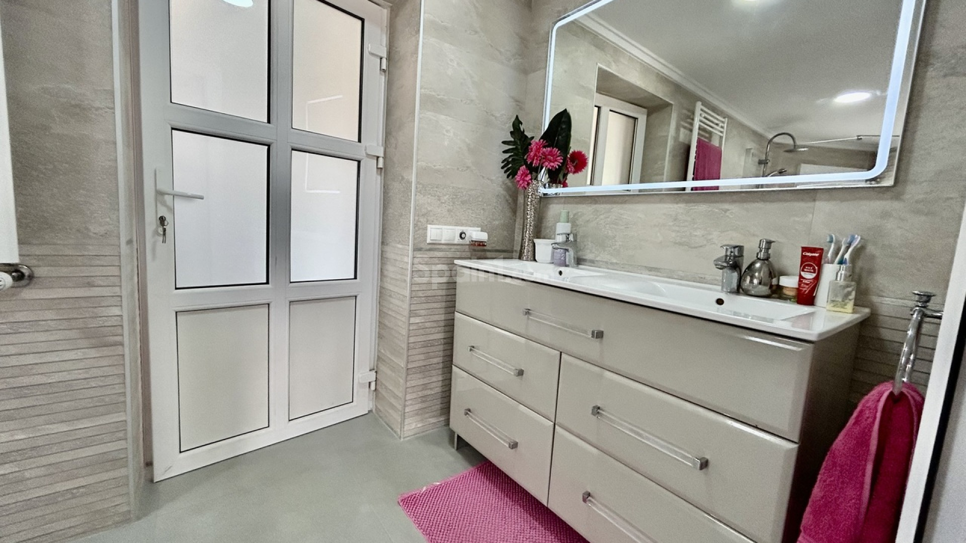 Resale - Villa -
Cabo Roig