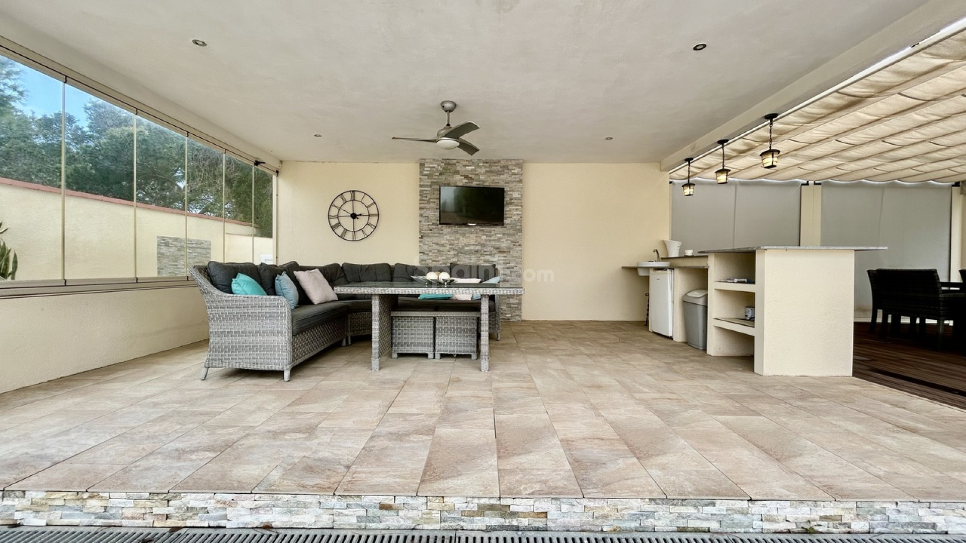 Resale - Villa -
Cabo Roig