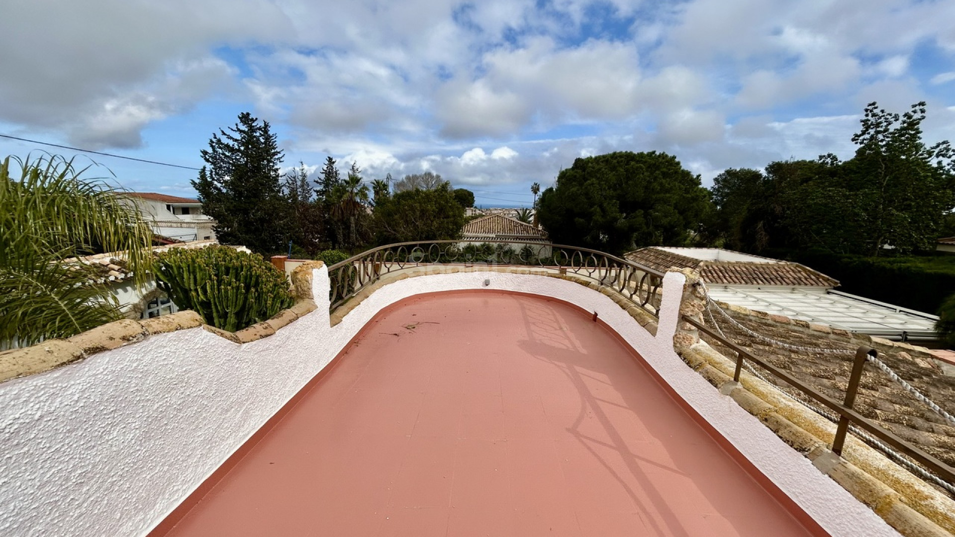 Resale - Villa -
Cabo Roig