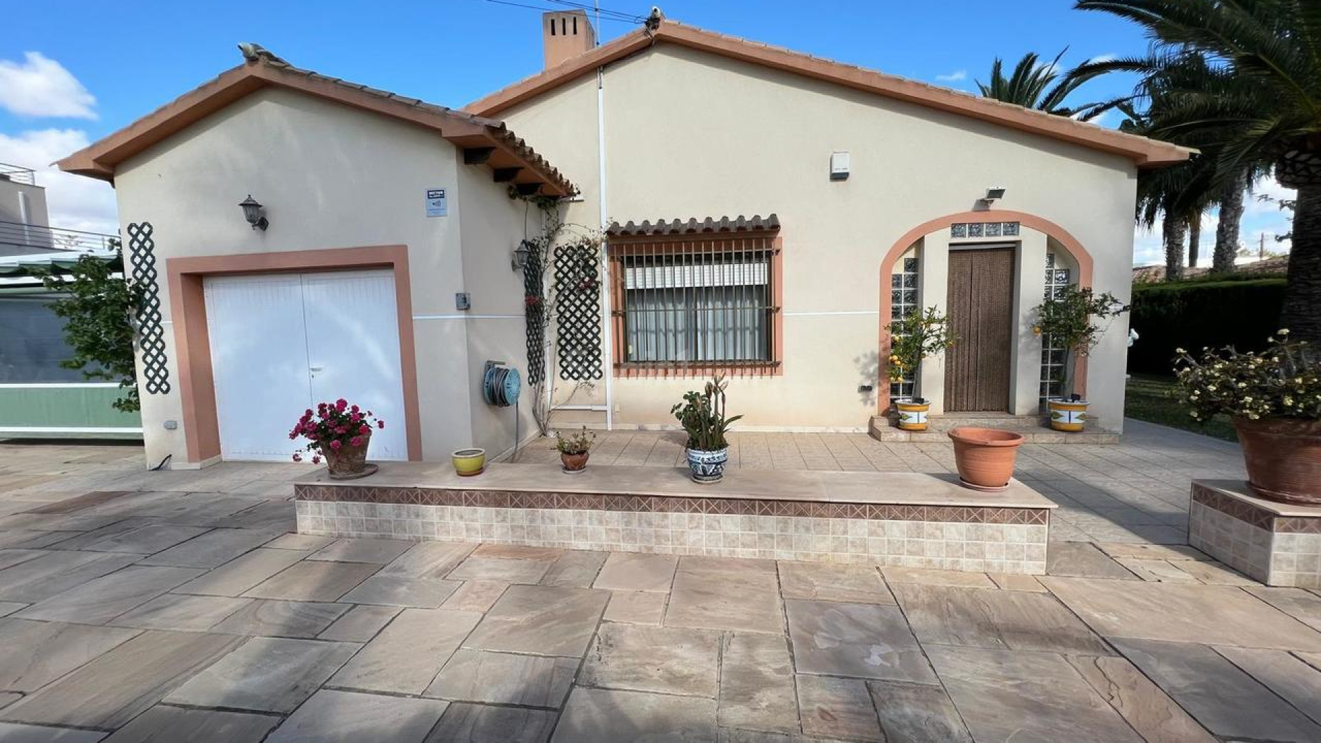 Resale - Villa -
Cabo Roig