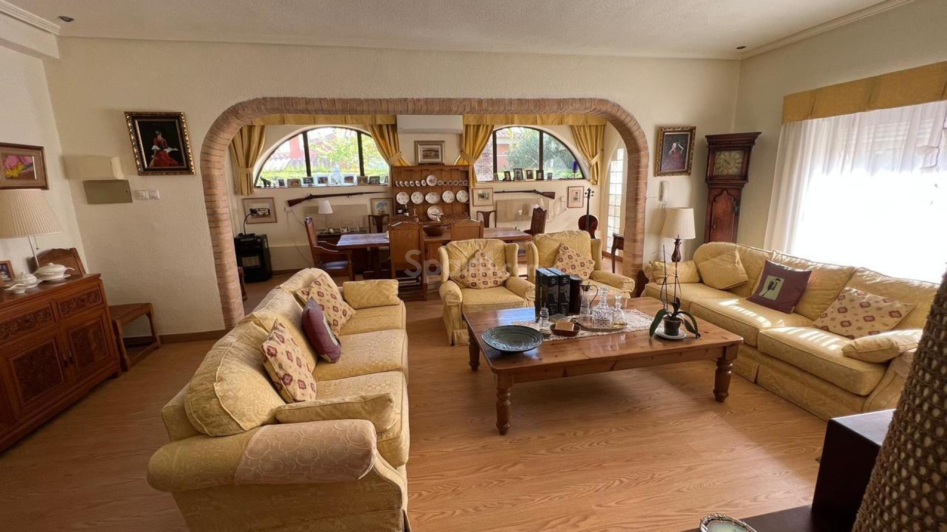 Resale - Villa -
Cabo Roig