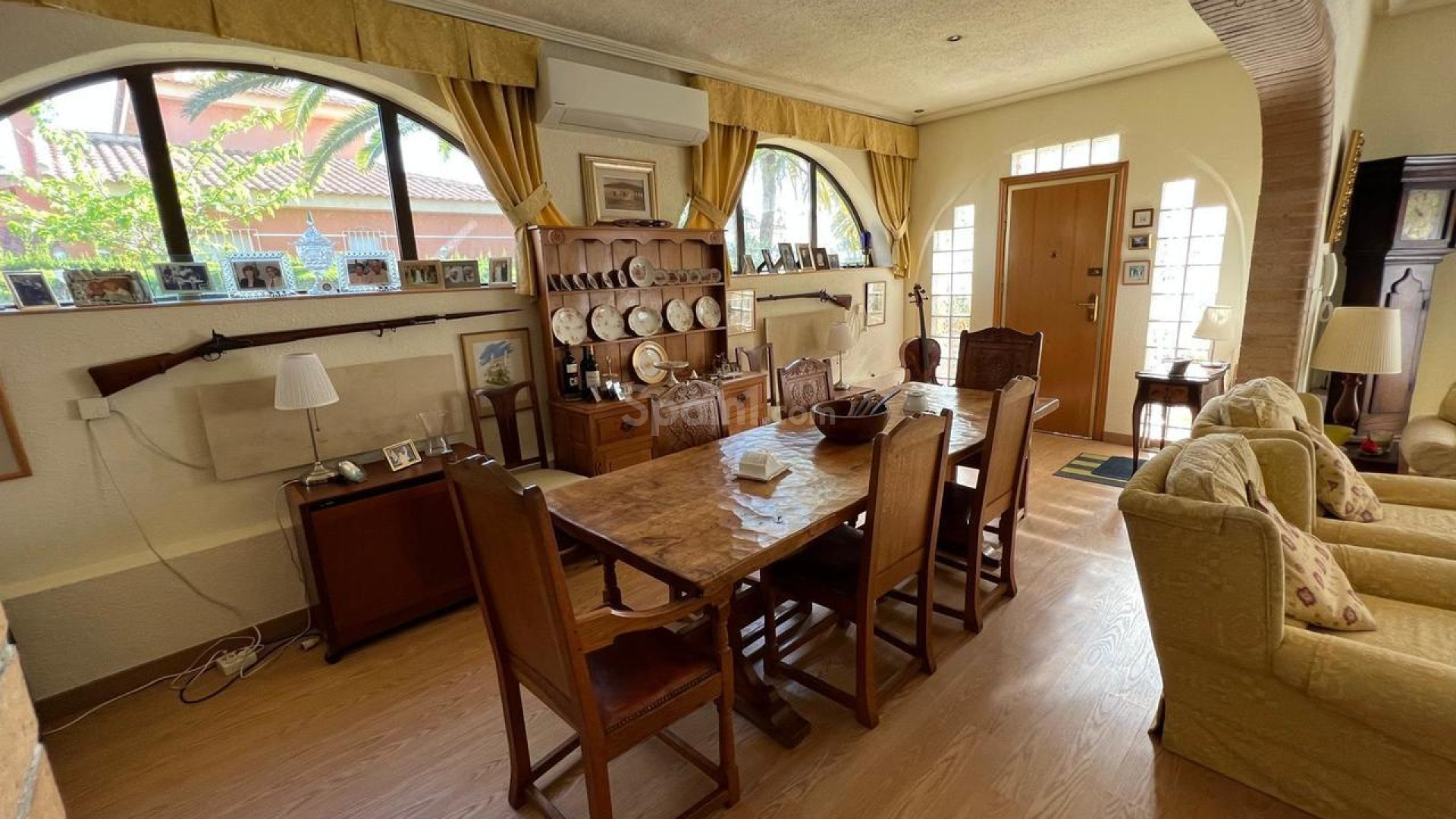 Resale - Villa -
Cabo Roig