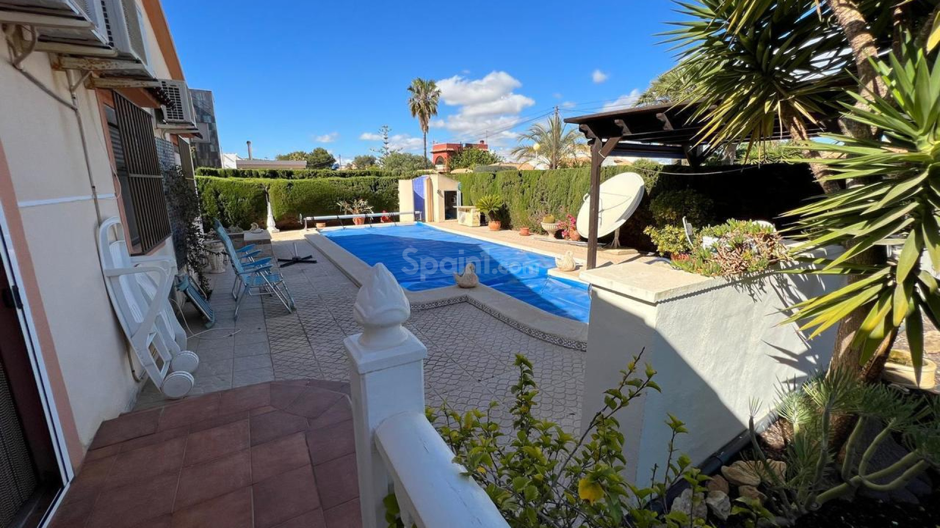 Resale - Villa -
Cabo Roig