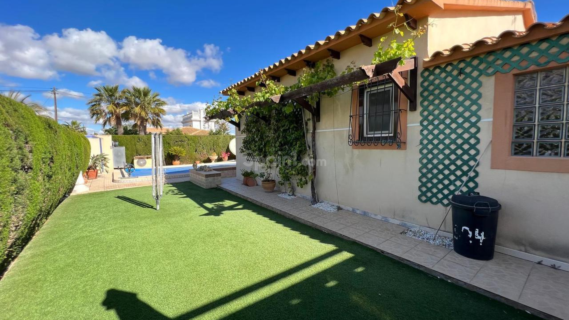 Resale - Villa -
Cabo Roig