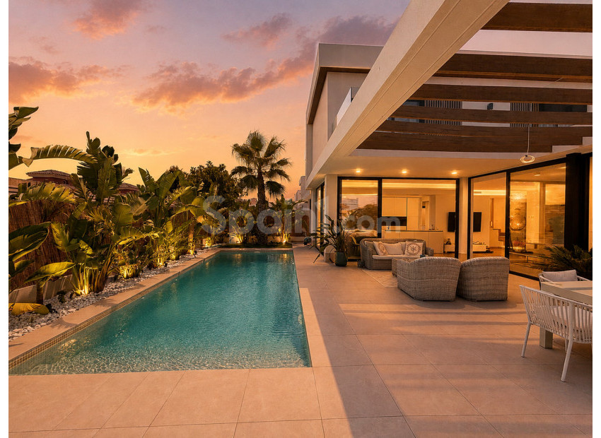 Resale - Villa -
Cabo Roig