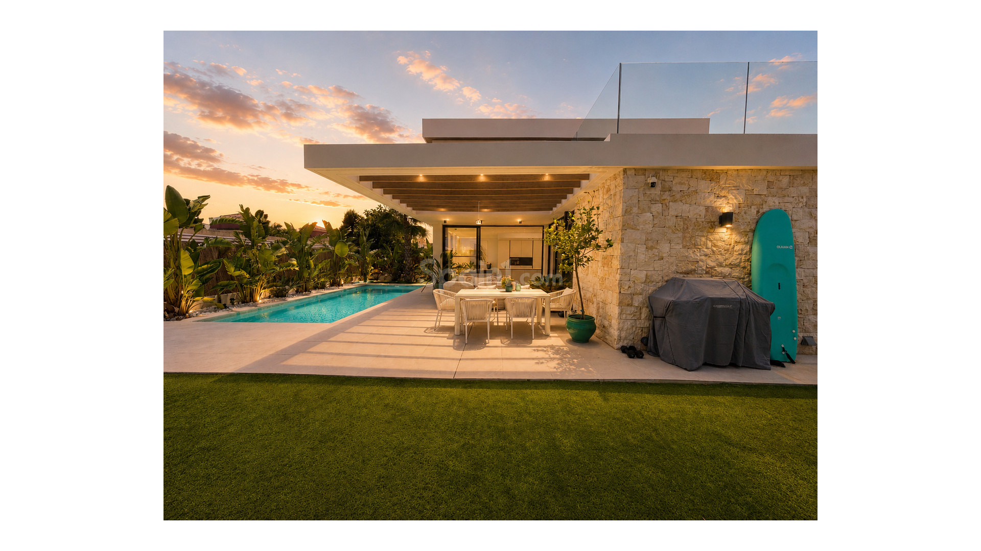 Resale - Villa -
Cabo Roig