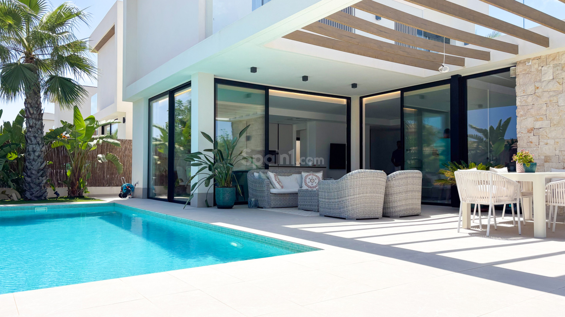 Resale - Villa -
Cabo Roig