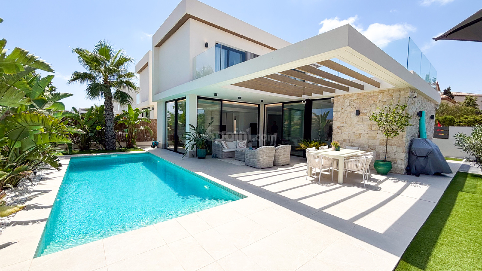 Resale - Villa -
Cabo Roig