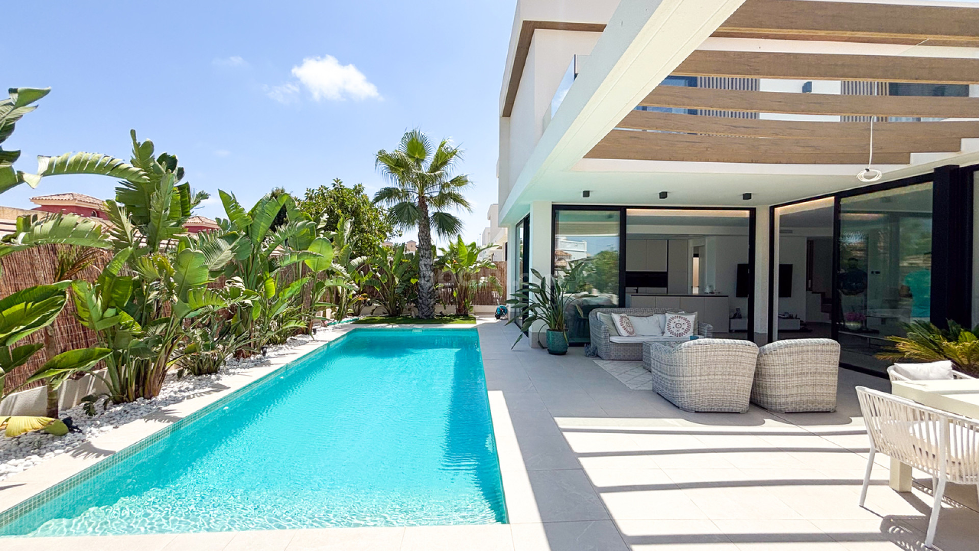 Resale - Villa -
Cabo Roig