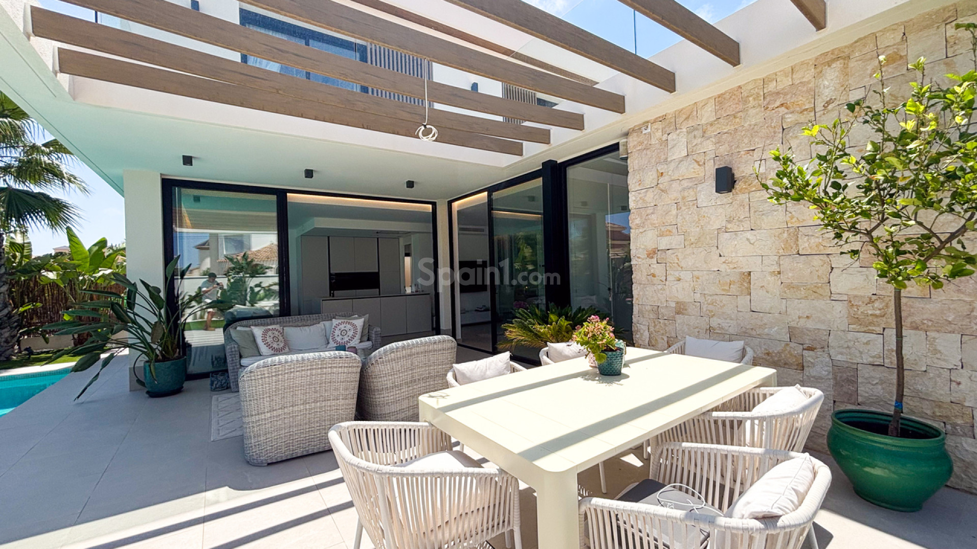 Resale - Villa -
Cabo Roig