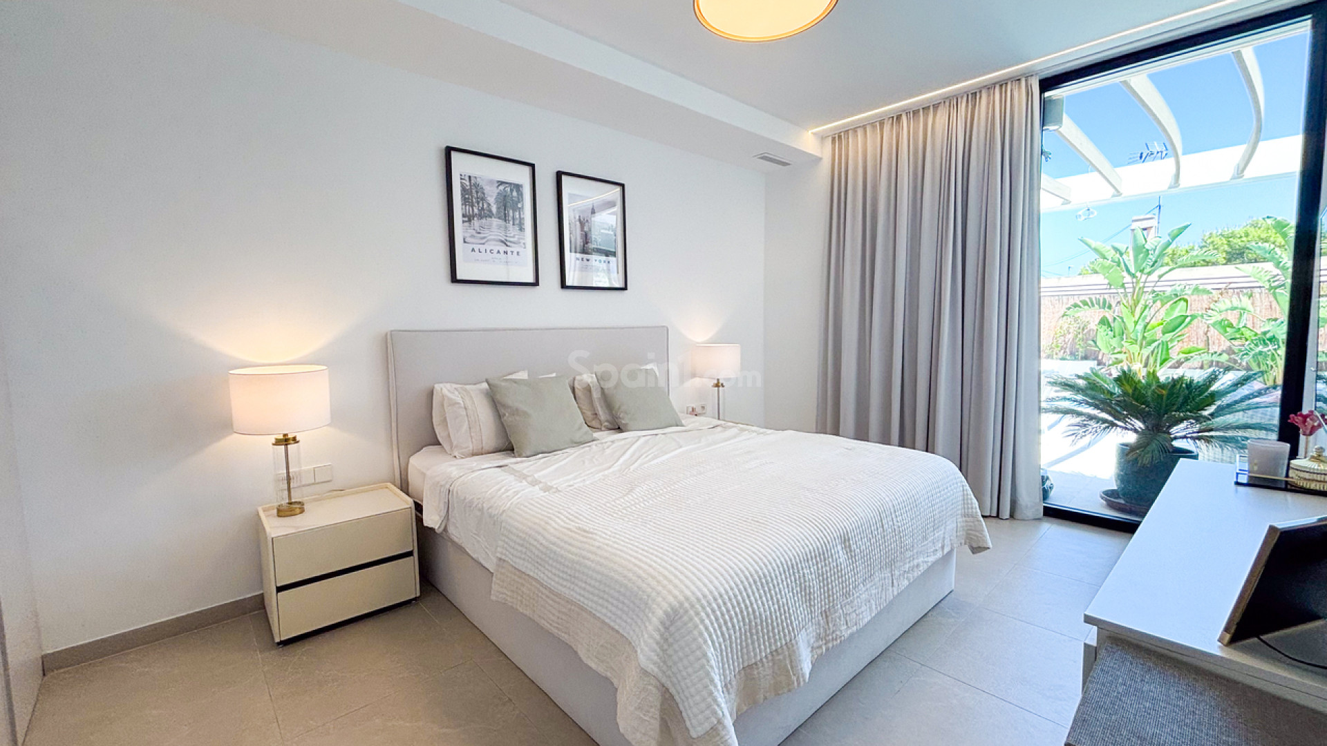 Resale - Villa -
Cabo Roig