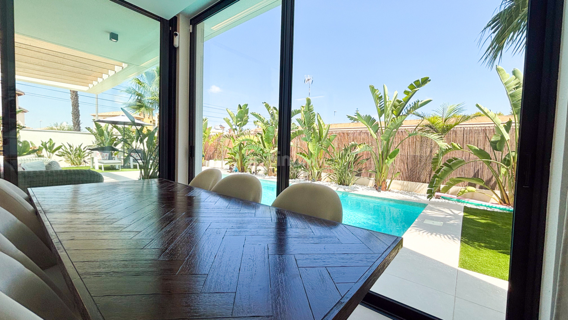 Resale - Villa -
Cabo Roig