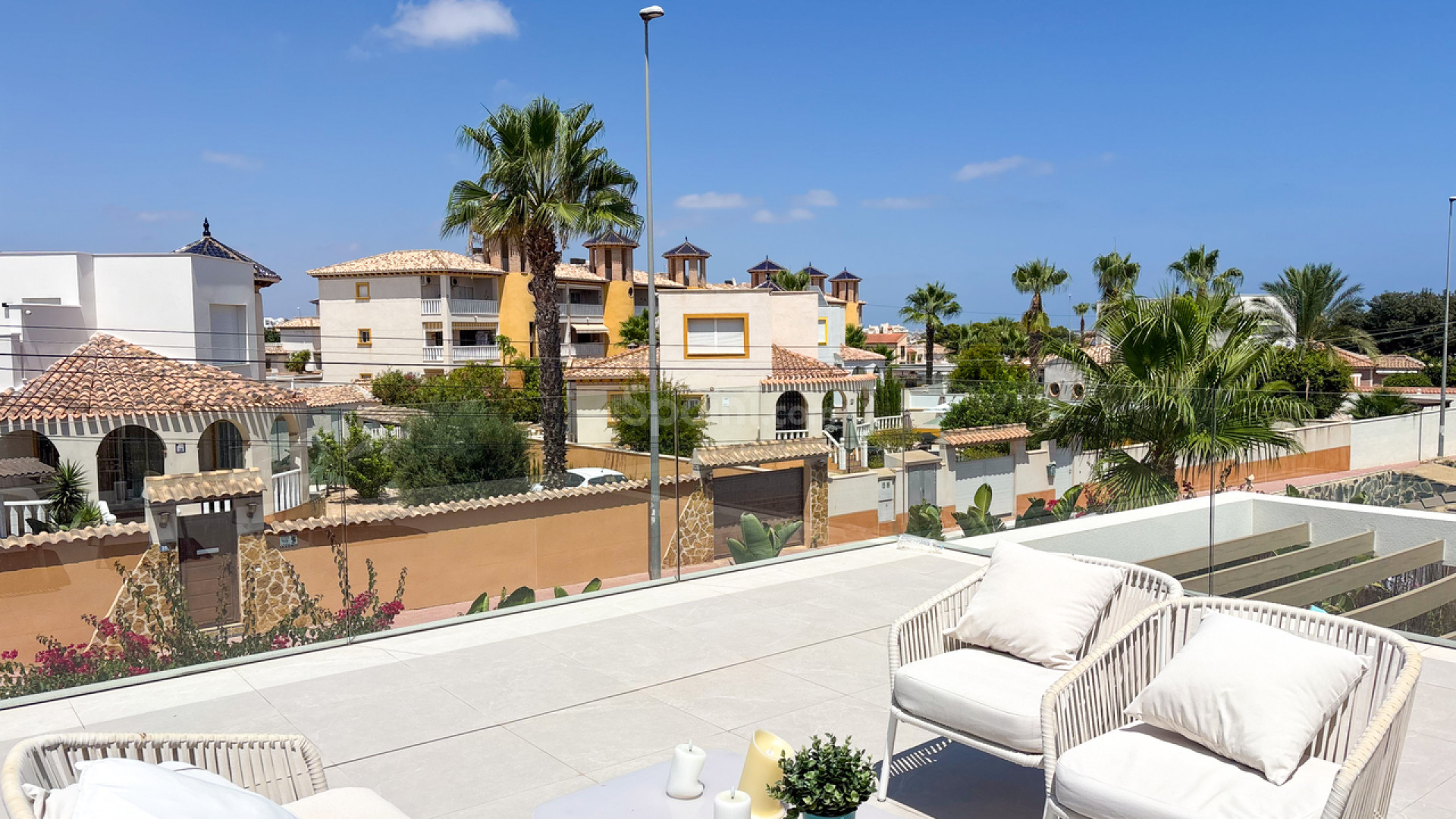 Resale - Villa -
Cabo Roig