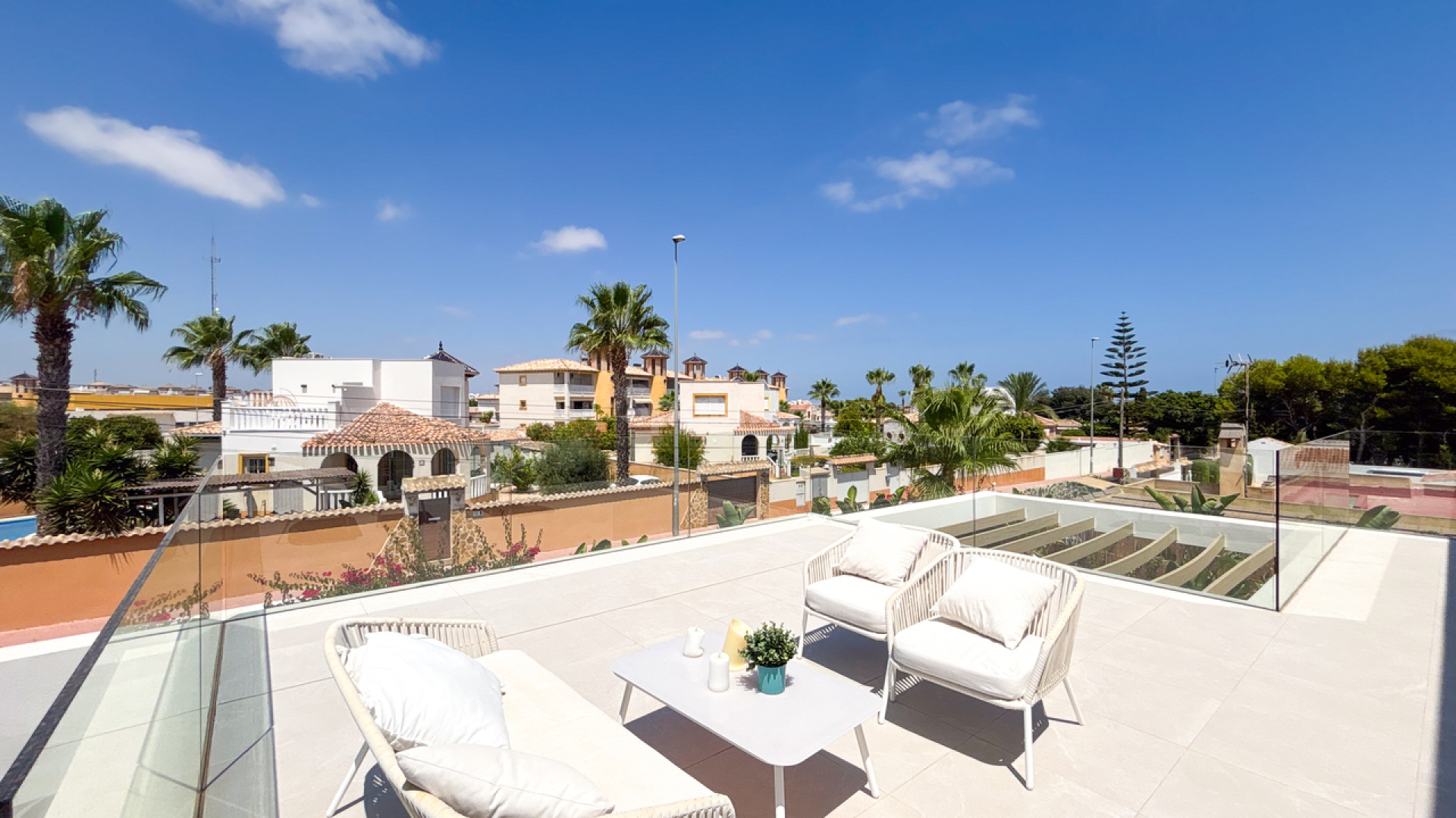 Resale - Villa -
Cabo Roig